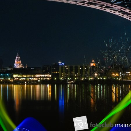 2024_mitglied_moni_besier_ light painting am rhein